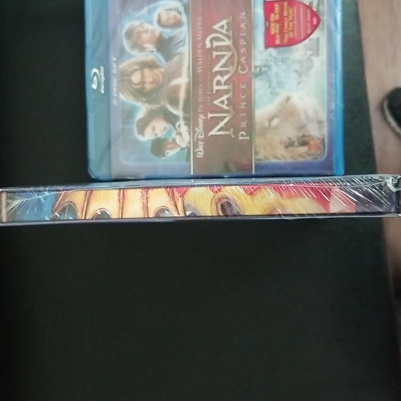 The chronicles of Narnia.  2 dvds.  New.  Includes collectible photo book - Picture 6 of 6